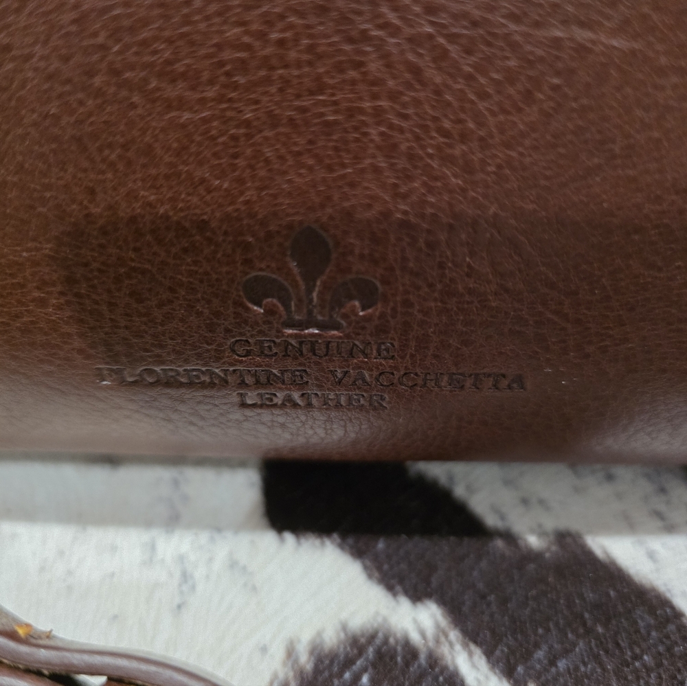 Dooney And Bourke Cossbody. - Picture 6 of 11